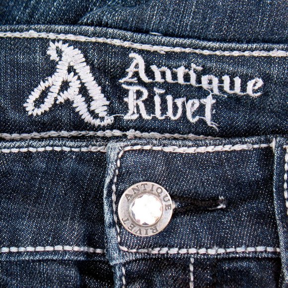 Antique Rivet Bootcut Flap Pockets Embellished Dark Wash Distressed Sz 27 (tag) - Picture 7 of 9